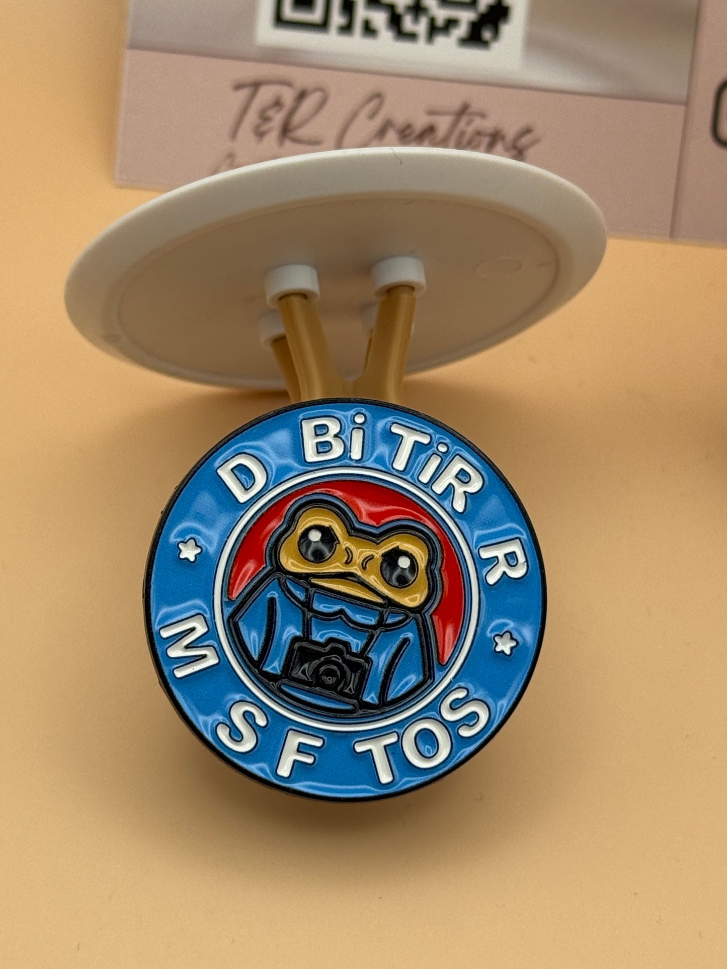 Funny Pin/ DBITIRARFOTOS/ Puerto Rican