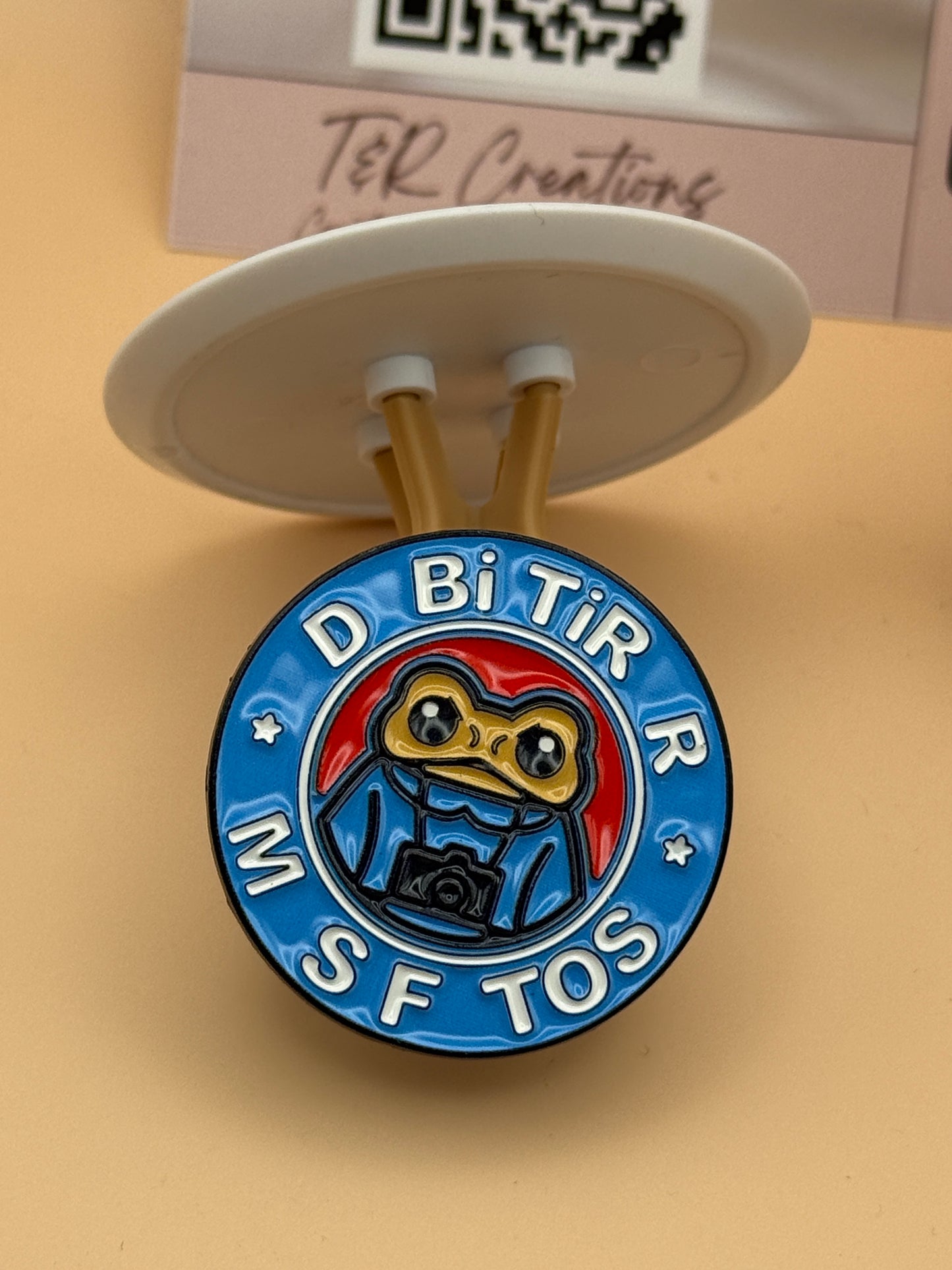 Funny Pin/ DBITIRARFOTOS/ Puerto Rican