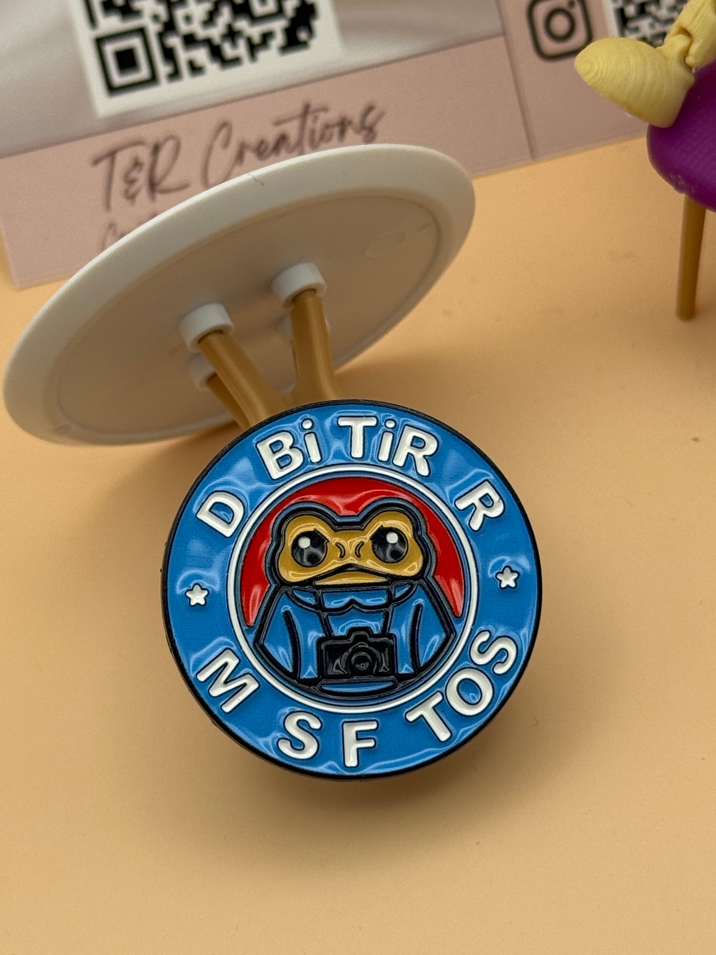 Funny Pin/ DBITIRARFOTOS/ Puerto Rican