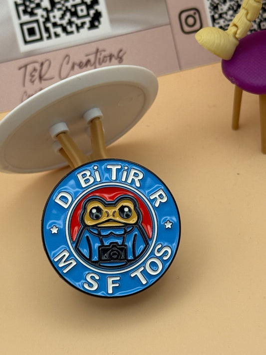 Funny Pin/ DBITIRARFOTOS/ Puerto Rican