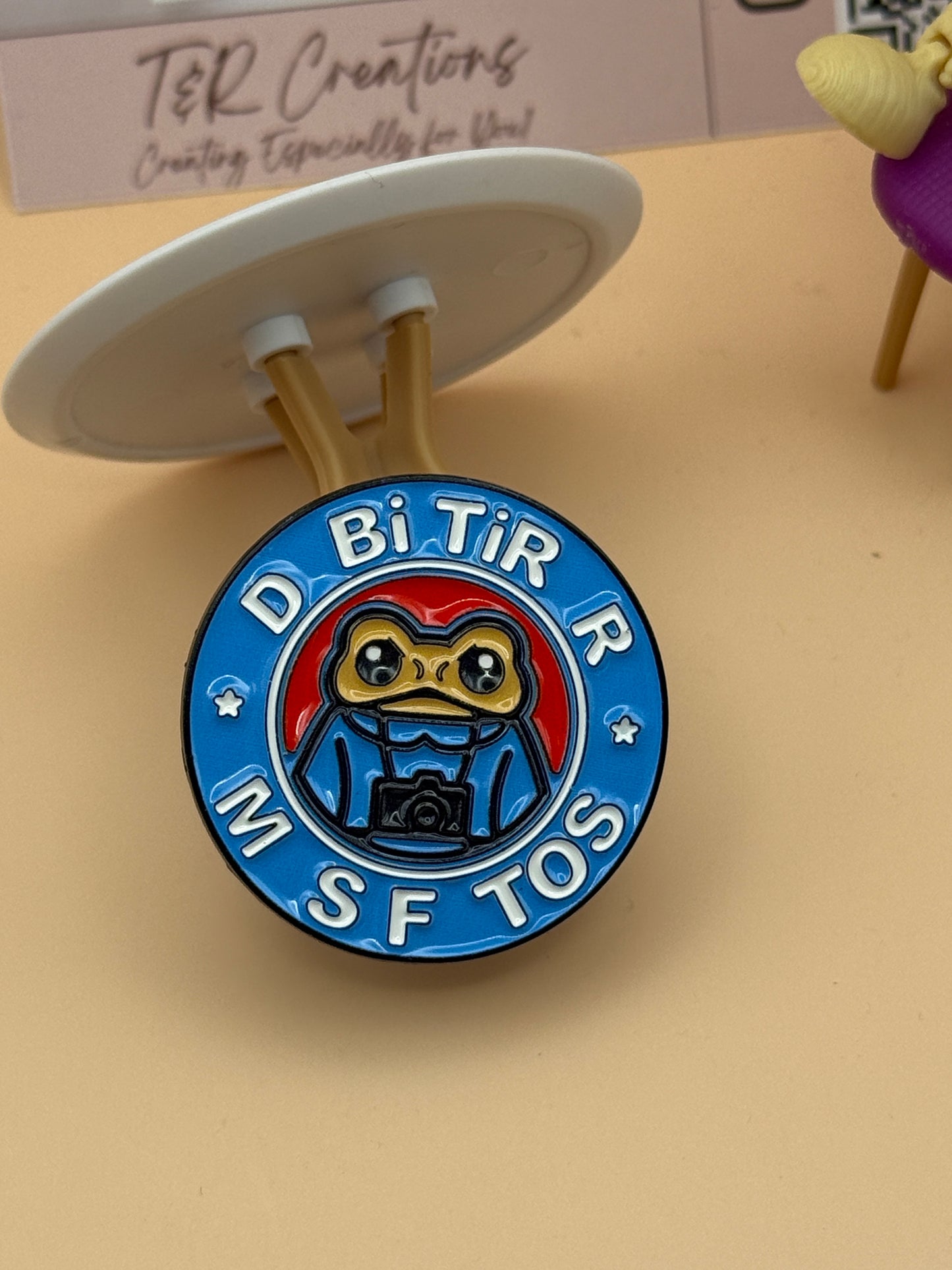 Funny Pin/ DBITIRARFOTOS/ Puerto Rican
