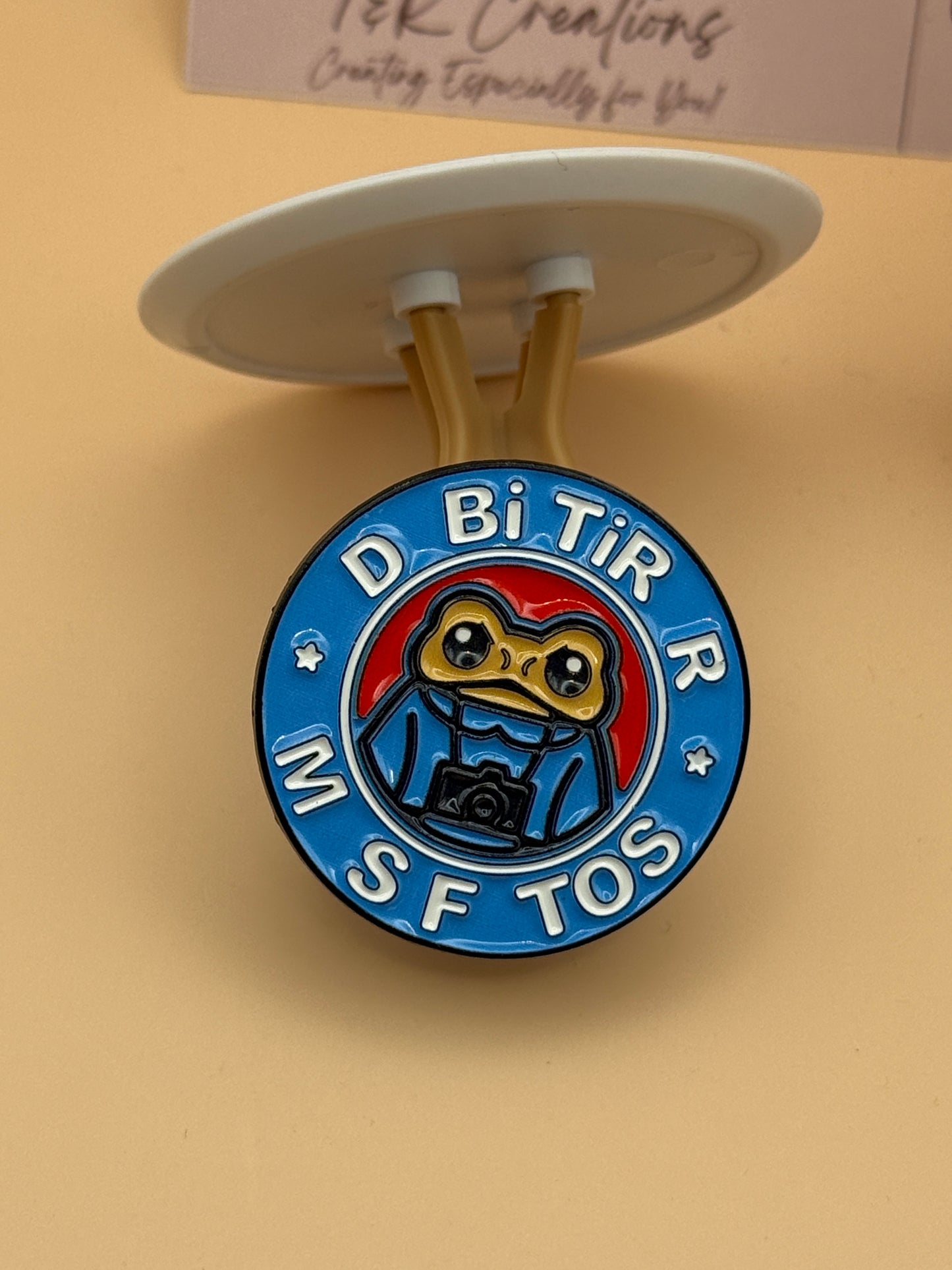 Funny Pin/ DBITIRARFOTOS/ Puerto Rican
