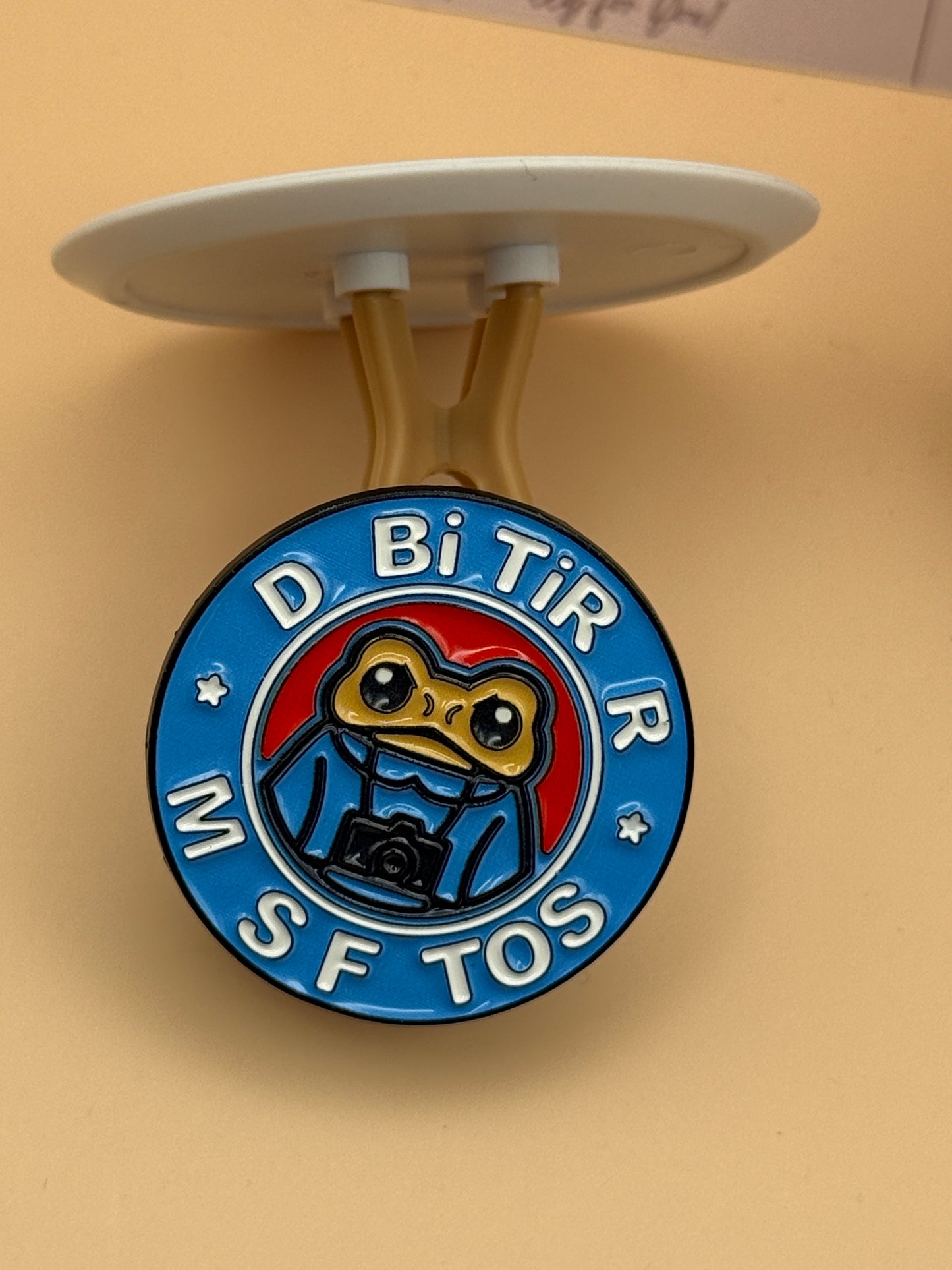 Funny Pin/ DBITIRARFOTOS/ Puerto Rican